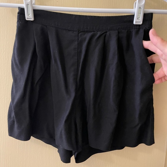 ❤️❤️H&M shorts ❤️❤️ - Picture 3 of 7